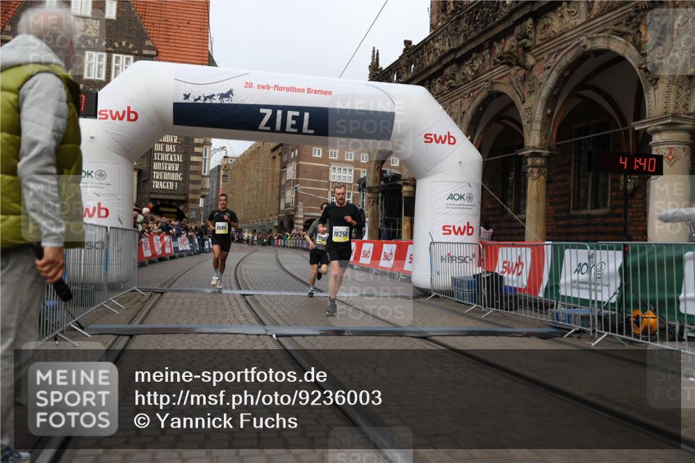05.10.2025 - 20. swb-Marathon Bremen Yannick Fuchs http://msf.ph/oto/9236003 05.10.2025 10:37:36 Ziel 9586, 10358, 11021 meine-sportfotos.de