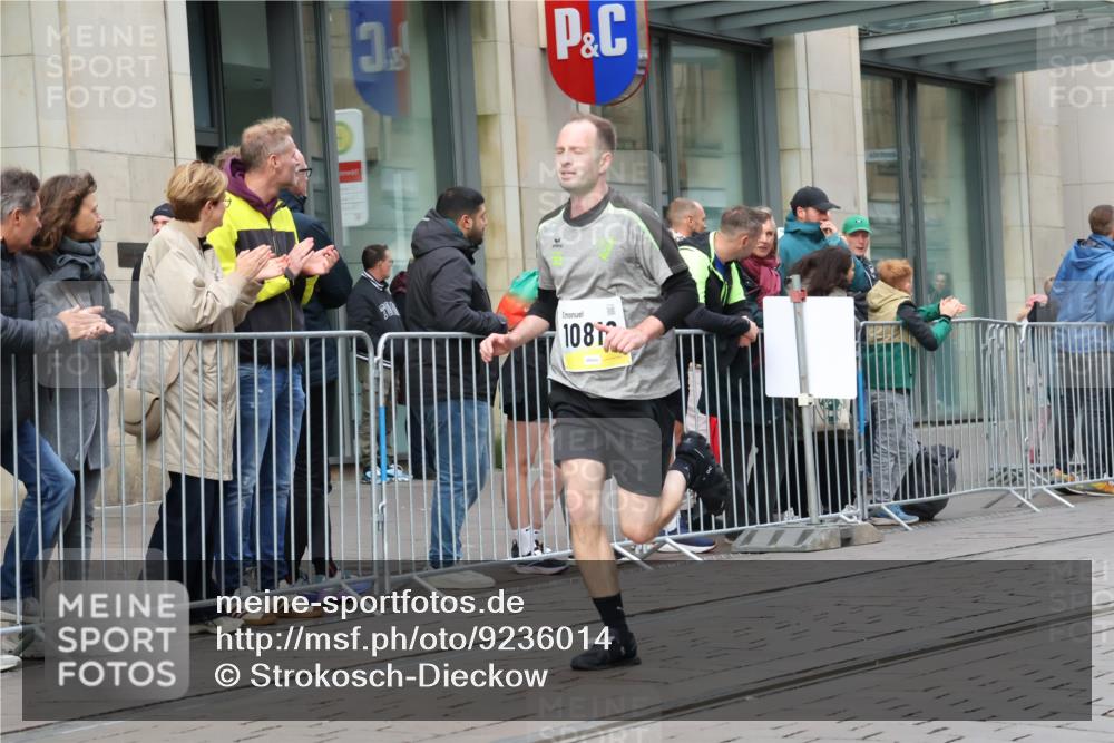 05.10.2025 - 20. swb-Marathon Bremen Strokosch-Dieckow http://msf.ph/oto/9236014 05.10.2025 10:44:05 Ziel 9361, 9897, 10044, 10348, 10505, 10666, 10816, 11659, 11666, 9361, 9897, 10044, 10348, 10505, 10666, 10816, 11659, 11666 meine-sportfotos.de