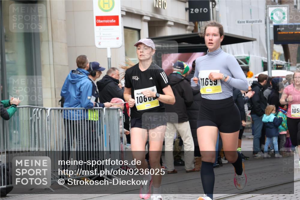 05.10.2025 - 20. swb-Marathon Bremen Strokosch-Dieckow http://msf.ph/oto/9236025 05.10.2025 10:44:06 Ziel 9361, 9897, 10044, 10505, 10666, 10816, 11659, 11666, 9361, 9897, 10044, 10505, 10666, 10816, 11659, 11666 meine-sportfotos.de