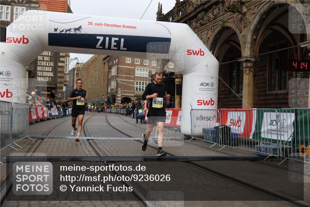 05.10.2025 - 20. swb-Marathon Bremen Yannick Fuchs http://msf.ph/oto/9236026 05.10.2025 10:37:36 Ziel 9586, 10358, 11021 meine-sportfotos.de