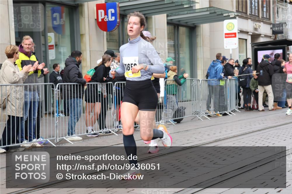 05.10.2025 - 20. swb-Marathon Bremen Strokosch-Dieckow http://msf.ph/oto/9236051 05.10.2025 10:44:07 Ziel 9361, 9897, 10044, 10505, 10554, 10666, 10816, 11659, 11666, 9361, 9897, 10044, 10505, 10554, 10666, 10816, 11659, 11666 meine-sportfotos.de
