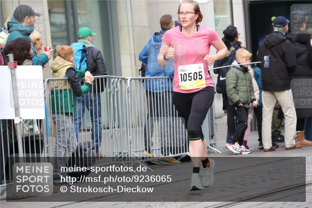 05.10.2025 - 20. swb-Marathon Bremen Strokosch-Dieckow http://msf.ph/oto/9236065 05.10.2025 10:44:09 Ziel 9361, 9897, 10505, 10554, 10666, 10816, 11659, 11666, 11714, 9361, 9897, 10505, 10554, 10666, 10816, 11659, 11666, 11714 meine-sportfotos.de