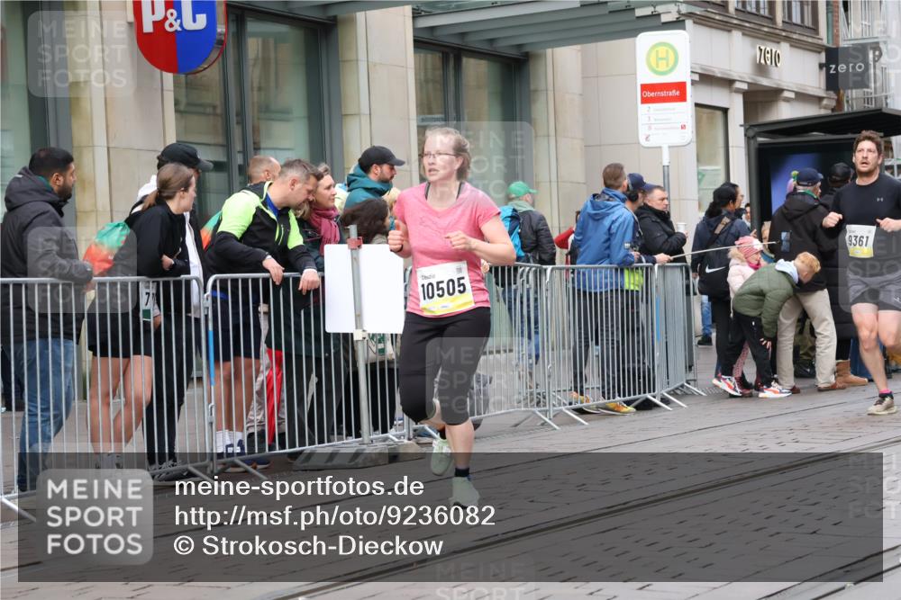05.10.2025 - 20. swb-Marathon Bremen Strokosch-Dieckow http://msf.ph/oto/9236082 05.10.2025 10:44:10 Ziel 9361, 9897, 10092, 10505, 10554, 10666, 11659, 11666, 11714, 9361, 9897, 10092, 10505, 10554, 10666, 11659, 11666, 11714 meine-sportfotos.de