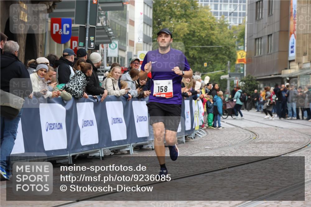 05.10.2025 - 20. swb-Marathon Bremen Strokosch-Dieckow http://msf.ph/oto/9236085 05.10.2025 12:38:55 Ziel 158 meine-sportfotos.de