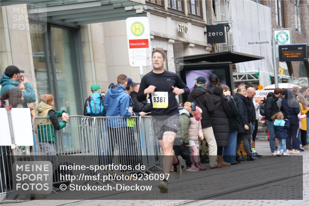 05.10.2025 - 20. swb-Marathon Bremen Strokosch-Dieckow http://msf.ph/oto/9236097 05.10.2025 10:44:11 Ziel 9361, 9897, 10092, 10505, 10554, 10666, 11659, 11666, 11714, 9361, 9897, 10092, 10505, 10554, 10666, 11659, 11666, 11714 meine-sportfotos.de