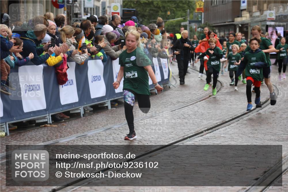 05.10.2025 - 20. swb-Marathon Bremen Strokosch-Dieckow http://msf.ph/oto/9236102 05.10.2025 15:20:15 Ziel  meine-sportfotos.de