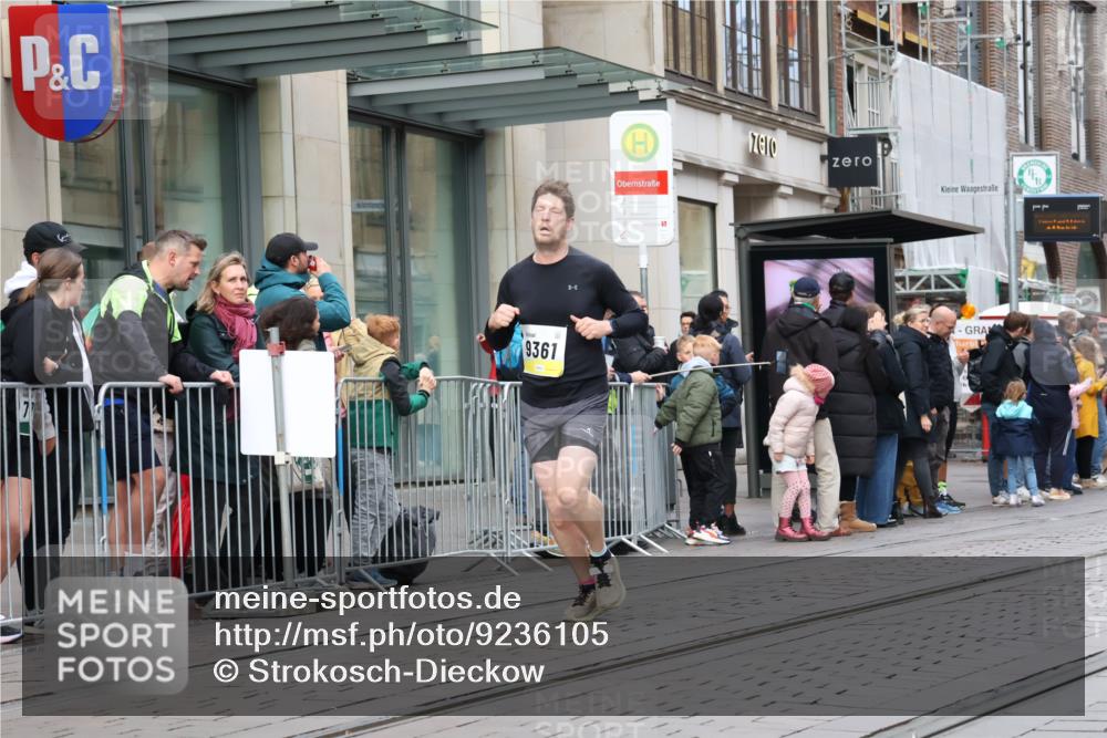 05.10.2025 - 20. swb-Marathon Bremen Strokosch-Dieckow http://msf.ph/oto/9236105 05.10.2025 10:44:11 Ziel 9361, 9897, 10092, 10505, 10554, 10666, 11659, 11666, 11714, 9361, 9897, 10092, 10505, 10554, 10666, 11659, 11666, 11714 meine-sportfotos.de