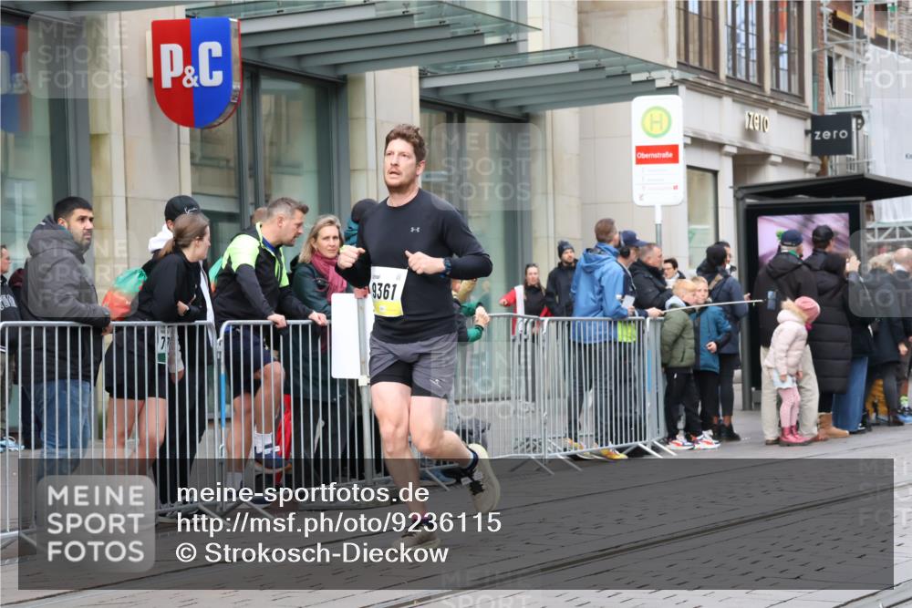 05.10.2025 - 20. swb-Marathon Bremen Strokosch-Dieckow http://msf.ph/oto/9236115 05.10.2025 10:44:12 Ziel 9361, 9897, 10092, 10306, 10505, 10554, 10666, 11666, 11714, 9361, 9897, 10092, 10306, 10505, 10554, 10666, 11666, 11714 meine-sportfotos.de