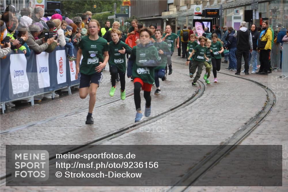 05.10.2025 - 20. swb-Marathon Bremen Strokosch-Dieckow http://msf.ph/oto/9236156 05.10.2025 15:20:16 Ziel  meine-sportfotos.de