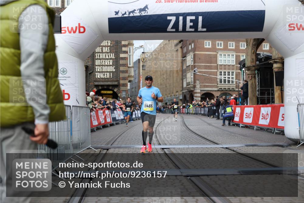 05.10.2025 - 20. swb-Marathon Bremen Yannick Fuchs http://msf.ph/oto/9236157 05.10.2025 10:38:04 Ziel 9755, 11465 meine-sportfotos.de