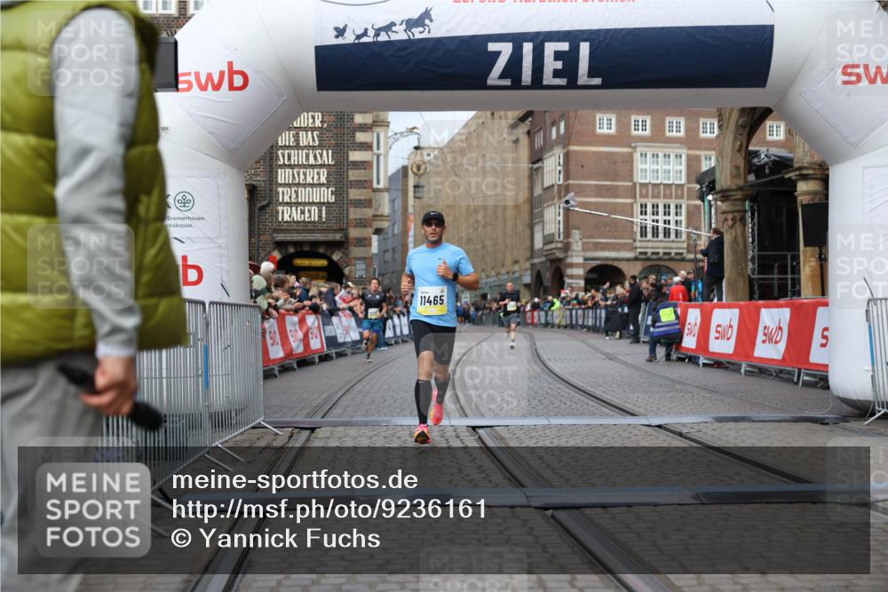 05.10.2025 - 20. swb-Marathon Bremen Yannick Fuchs http://msf.ph/oto/9236161 05.10.2025 10:38:04 Ziel 9755, 11465 meine-sportfotos.de