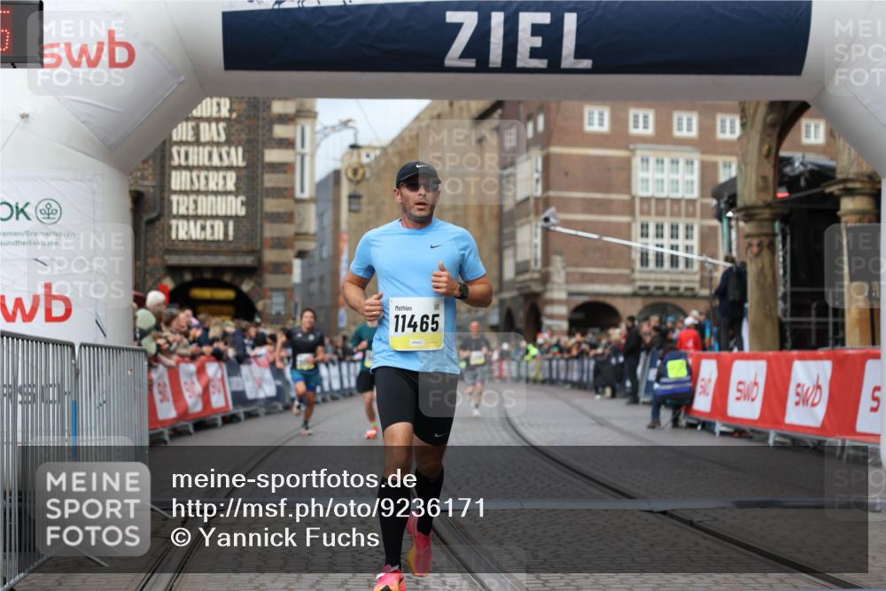 05.10.2025 - 20. swb-Marathon Bremen Yannick Fuchs http://msf.ph/oto/9236171 05.10.2025 10:38:05 Ziel 9755, 11465 meine-sportfotos.de