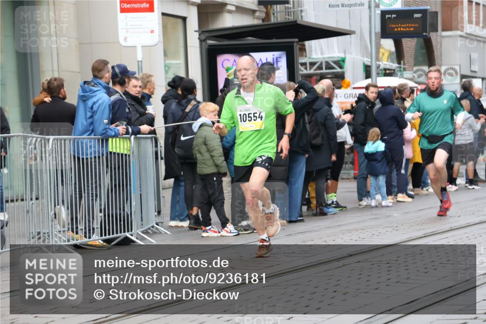 05.10.2025 - 20. swb-Marathon Bremen Strokosch-Dieckow http://msf.ph/oto/9236181 05.10.2025 10:44:21 Ziel 9878, 9897, 10092, 10306, 10554, 11666, 11714, 9878, 9897, 10092, 10306, 10554, 11666, 11714 meine-sportfotos.de