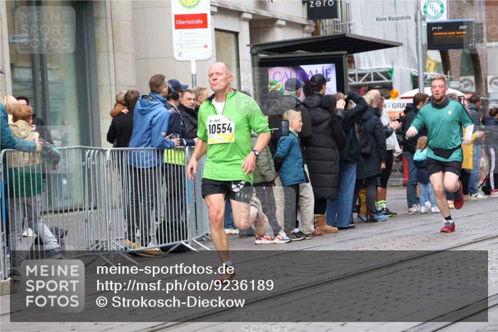 05.10.2025 - 20. swb-Marathon Bremen Strokosch-Dieckow http://msf.ph/oto/9236189 05.10.2025 10:44:22 Ziel 9878, 9897, 10092, 10306, 10554, 11666, 11714, 9878, 9897, 10092, 10306, 10554, 11666, 11714 meine-sportfotos.de