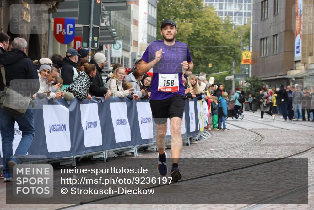 05.10.2025 - 20. swb-Marathon Bremen Strokosch-Dieckow http://msf.ph/oto/9236197 05.10.2025 12:38:55 Ziel 158 meine-sportfotos.de
