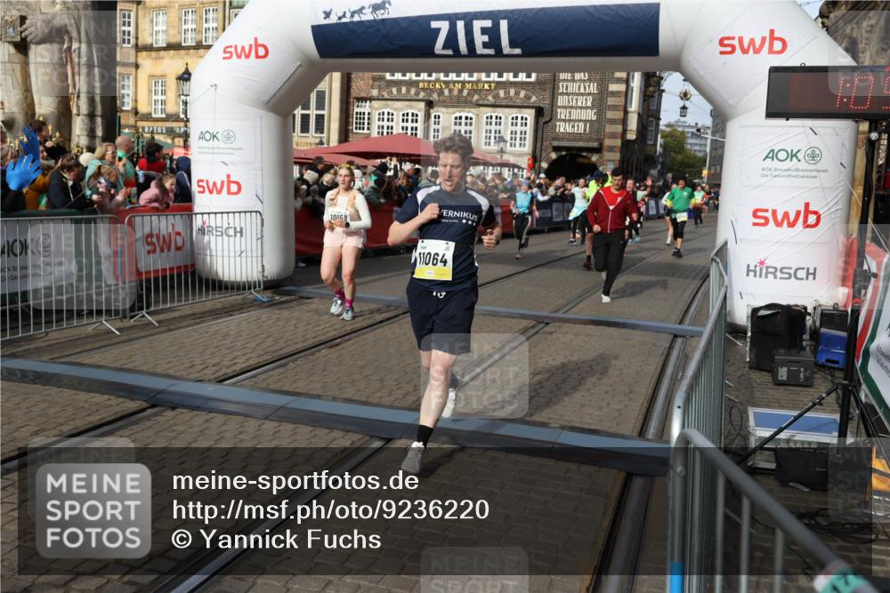 05.10.2025 - 20. swb-Marathon Bremen Yannick Fuchs http://msf.ph/oto/9236220 05.10.2025 11:05:35 Ziel 9713, 9752, 10025, 10158, 10289, 10511, 10542, 10828, 11064, 11106, 11676 meine-sportfotos.de