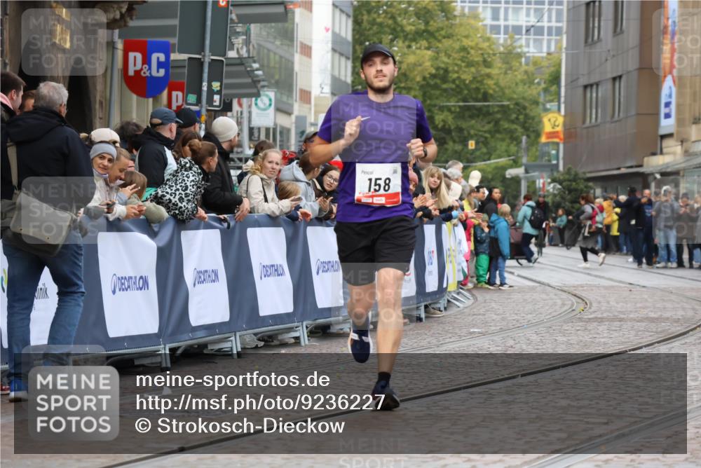 05.10.2025 - 20. swb-Marathon Bremen Strokosch-Dieckow http://msf.ph/oto/9236227 05.10.2025 12:38:55 Ziel 158 meine-sportfotos.de