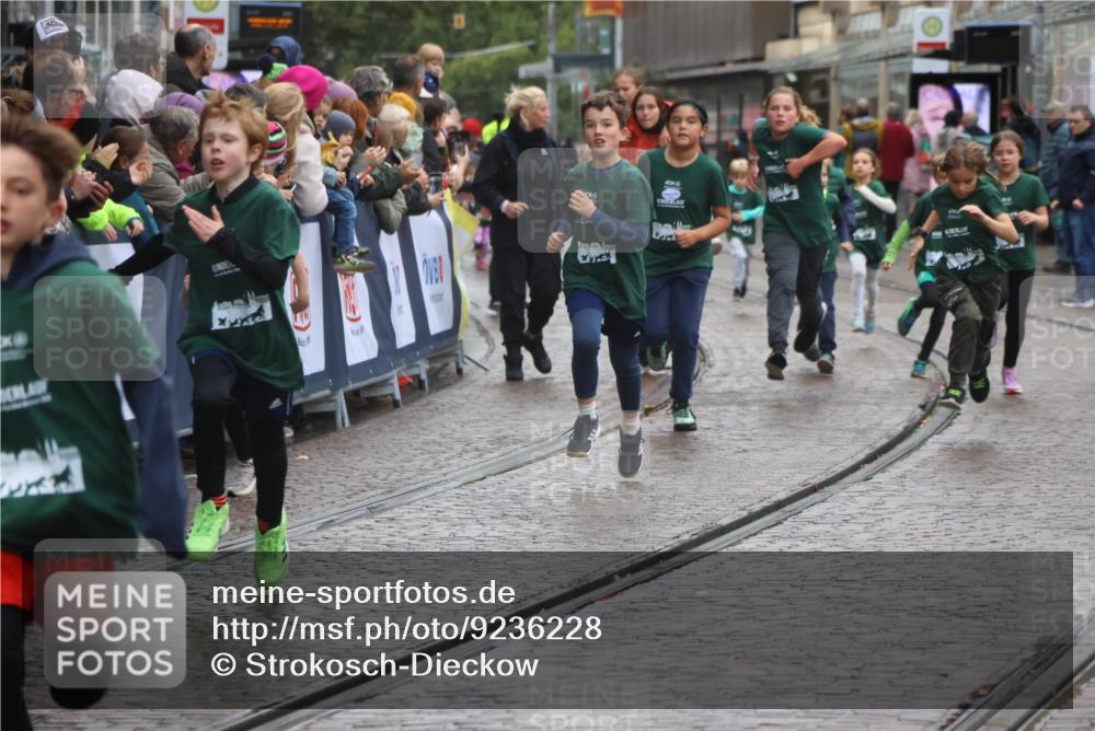 05.10.2025 - 20. swb-Marathon Bremen Strokosch-Dieckow http://msf.ph/oto/9236228 05.10.2025 15:20:18 Ziel  meine-sportfotos.de