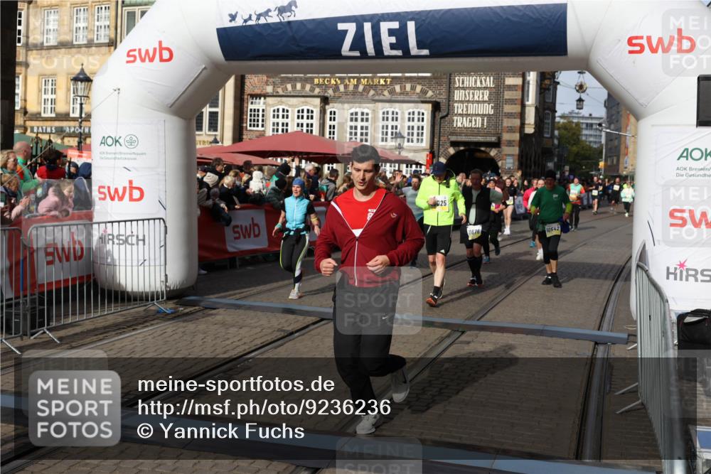 05.10.2025 - 20. swb-Marathon Bremen Yannick Fuchs http://msf.ph/oto/9236236 05.10.2025 11:05:37 Ziel 7654, 9713, 9752, 10025, 10158, 10289, 10426, 10511, 10542, 10828, 11064, 11106, 11164, 11676 meine-sportfotos.de