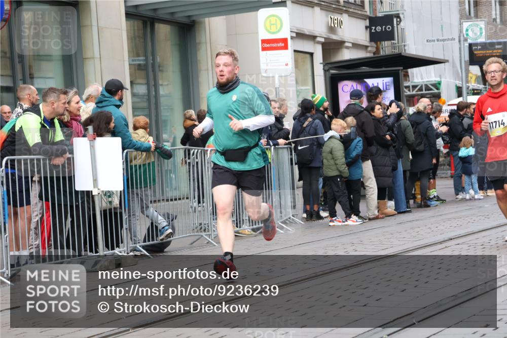 05.10.2025 - 20. swb-Marathon Bremen Strokosch-Dieckow http://msf.ph/oto/9236239 05.10.2025 10:44:24 Ziel 9878, 9897, 10092, 10306, 10554, 10568, 10633, 10851, 11666, 11714, 9878, 9897, 10092, 10306, 10554, 10568, 10633, 10851, 11666, 11714 meine-sportfotos.de