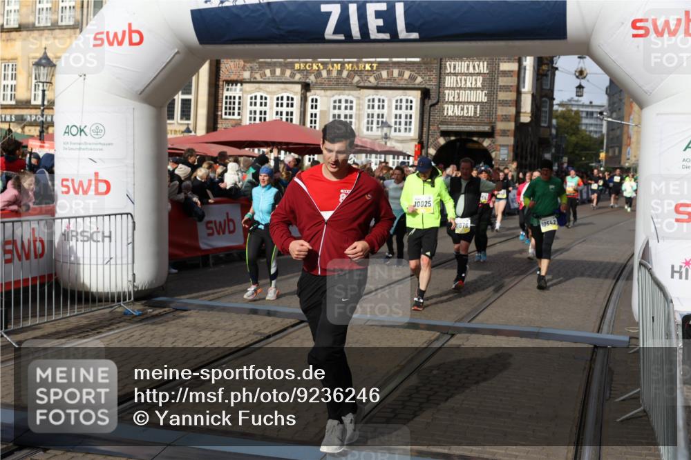 05.10.2025 - 20. swb-Marathon Bremen Yannick Fuchs http://msf.ph/oto/9236246 05.10.2025 11:05:37 Ziel 7654, 9713, 9752, 10025, 10158, 10289, 10426, 10511, 10542, 10828, 11064, 11106, 11164, 11676 meine-sportfotos.de