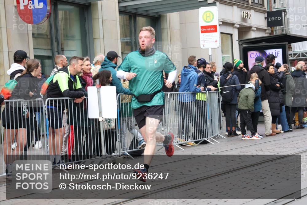 05.10.2025 - 20. swb-Marathon Bremen Strokosch-Dieckow http://msf.ph/oto/9236247 05.10.2025 10:44:25 Ziel 9878, 9897, 10092, 10306, 10554, 10568, 10633, 10851, 11666, 11714, 9878, 9897, 10092, 10306, 10554, 10568, 10633, 10851, 11666, 11714 meine-sportfotos.de