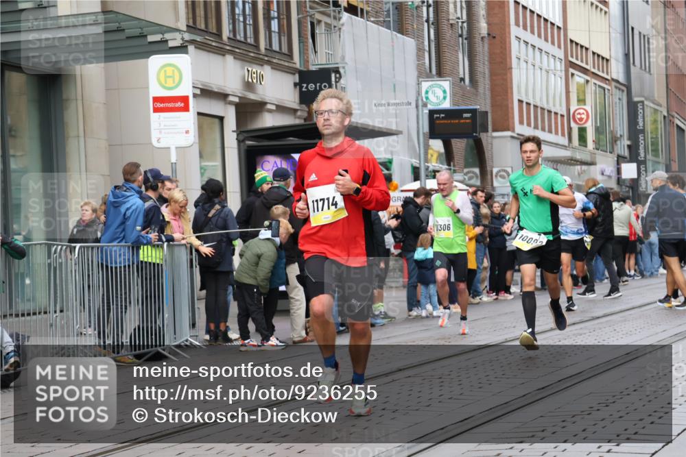 05.10.2025 - 20. swb-Marathon Bremen Strokosch-Dieckow http://msf.ph/oto/9236255 05.10.2025 10:44:25 Ziel 9878, 9897, 10092, 10306, 10554, 10568, 10633, 10851, 11666, 11714, 9878, 9897, 10092, 10306, 10554, 10568, 10633, 10851, 11666, 11714 meine-sportfotos.de