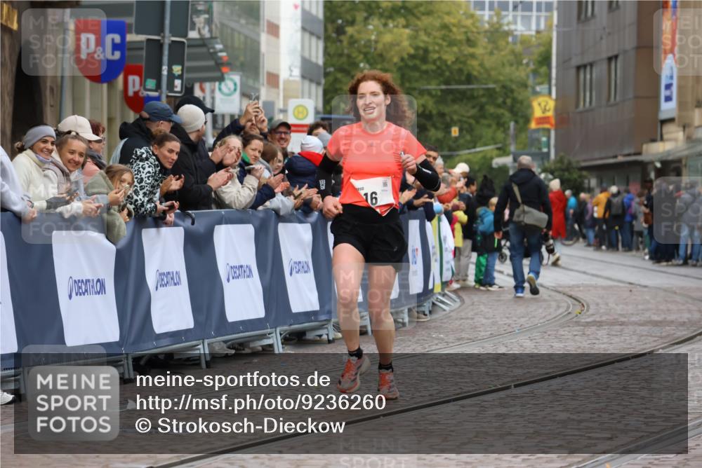 05.10.2025 - 20. swb-Marathon Bremen Strokosch-Dieckow http://msf.ph/oto/9236260 05.10.2025 12:39:15 Ziel 16 meine-sportfotos.de