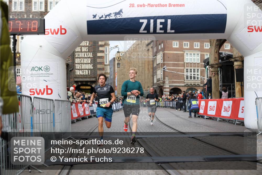 05.10.2025 - 20. swb-Marathon Bremen Yannick Fuchs http://msf.ph/oto/9236278 05.10.2025 10:38:08 Ziel 9755, 11328, 11465 meine-sportfotos.de