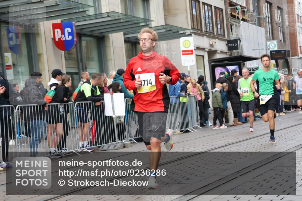 05.10.2025 - 20. swb-Marathon Bremen Strokosch-Dieckow http://msf.ph/oto/9236286 05.10.2025 10:44:27 Ziel 9590, 9878, 9897, 10092, 10306, 10554, 10568, 10633, 10851, 11666, 11714, 9590, 9878, 9897, 10092, 10306, 10554, 10568, 10633, 10851, 11666, 11714 meine-sportfotos.de