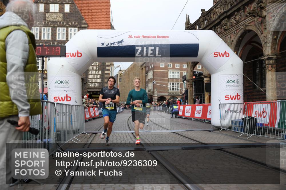 05.10.2025 - 20. swb-Marathon Bremen Yannick Fuchs http://msf.ph/oto/9236309 05.10.2025 10:38:08 Ziel 9755, 11328, 11465 meine-sportfotos.de