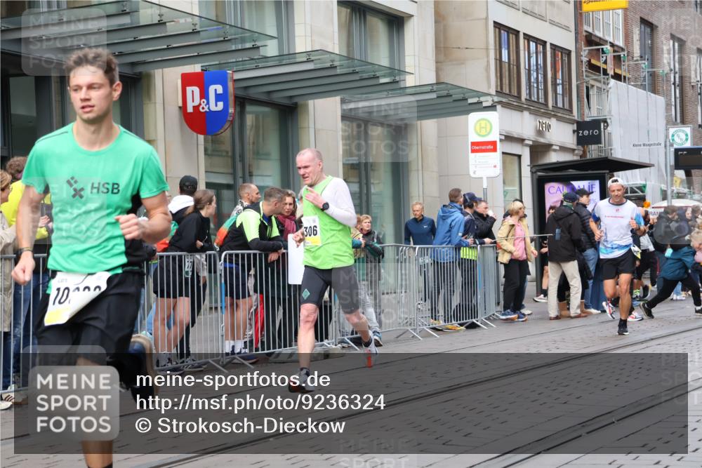 05.10.2025 - 20. swb-Marathon Bremen Strokosch-Dieckow http://msf.ph/oto/9236324 05.10.2025 10:44:29 Ziel 9590, 9678, 9878, 10092, 10306, 10554, 10568, 10633, 10851, 11362, 11666, 11714, 9590, 9678, 9878, 10092, 10306, 10554, 10568, 10633, 10851, 11362, 11666, 11714 meine-sportfotos.de