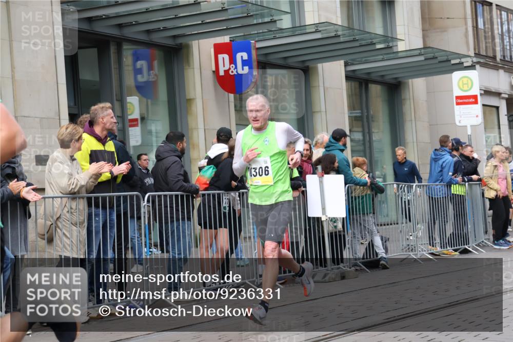 05.10.2025 - 20. swb-Marathon Bremen Strokosch-Dieckow http://msf.ph/oto/9236331 05.10.2025 10:44:29 Ziel 9590, 9678, 9878, 10092, 10306, 10554, 10568, 10633, 10851, 11362, 11666, 11714, 9590, 9678, 9878, 10092, 10306, 10554, 10568, 10633, 10851, 11362, 11666, 11714 meine-sportfotos.de
