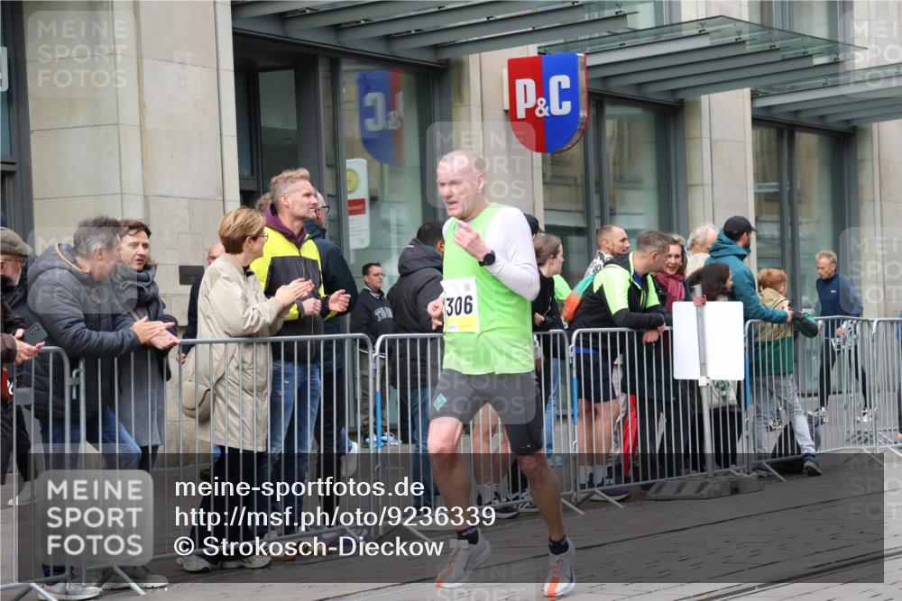 05.10.2025 - 20. swb-Marathon Bremen Strokosch-Dieckow http://msf.ph/oto/9236339 05.10.2025 10:44:30 Ziel 9202, 9590, 9678, 9878, 10092, 10306, 10554, 10568, 10633, 10851, 11362, 11666, 11714, 9202, 9590, 9678, 9878, 10092, 10306, 10554, 10568, 10633, 10851, 11362, 11666, 11714 meine-sportfotos.de