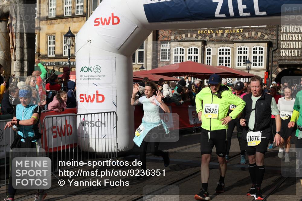 05.10.2025 - 20. swb-Marathon Bremen Yannick Fuchs http://msf.ph/oto/9236351 05.10.2025 11:05:39 Ziel 7654, 9210, 9419, 9752, 10025, 10158, 10289, 10426, 10437, 10511, 10542, 11064, 11164, 11676, 11681 meine-sportfotos.de
