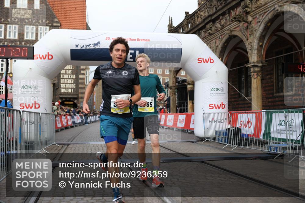 05.10.2025 - 20. swb-Marathon Bremen Yannick Fuchs http://msf.ph/oto/9236359 05.10.2025 10:38:09 Ziel 9755, 11328, 11465 meine-sportfotos.de