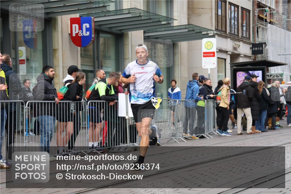 05.10.2025 - 20. swb-Marathon Bremen Strokosch-Dieckow http://msf.ph/oto/9236374 05.10.2025 10:44:31 Ziel 9202, 9590, 9678, 9878, 10092, 10306, 10554, 10568, 10633, 10851, 11362, 11714, 9202, 9590, 9678, 9878, 10092, 10306, 10554, 10568, 10633, 10851, 11362, 11714 meine-sportfotos.de