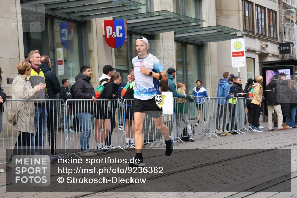05.10.2025 - 20. swb-Marathon Bremen Strokosch-Dieckow http://msf.ph/oto/9236382 05.10.2025 10:44:31 Ziel 9202, 9590, 9678, 9878, 10092, 10306, 10554, 10568, 10633, 10851, 11362, 11714, 9202, 9590, 9678, 9878, 10092, 10306, 10554, 10568, 10633, 10851, 11362, 11714 meine-sportfotos.de