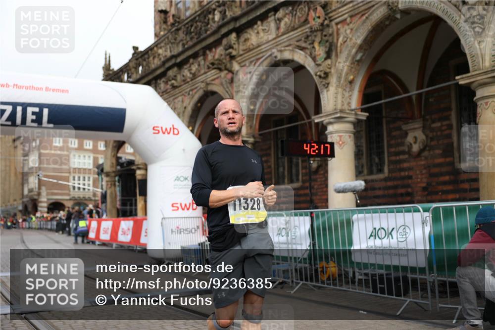 05.10.2025 - 20. swb-Marathon Bremen Yannick Fuchs http://msf.ph/oto/9236385 05.10.2025 10:38:12 Ziel 9755, 11328 meine-sportfotos.de
