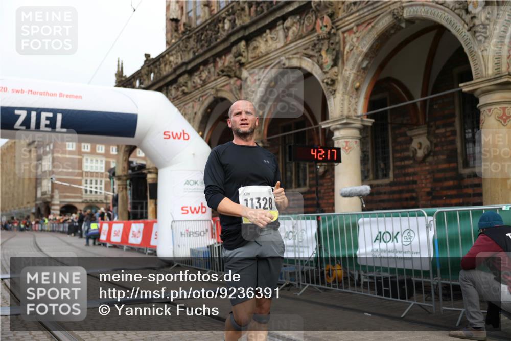 05.10.2025 - 20. swb-Marathon Bremen Yannick Fuchs http://msf.ph/oto/9236391 05.10.2025 10:38:12 Ziel 9755, 11328 meine-sportfotos.de