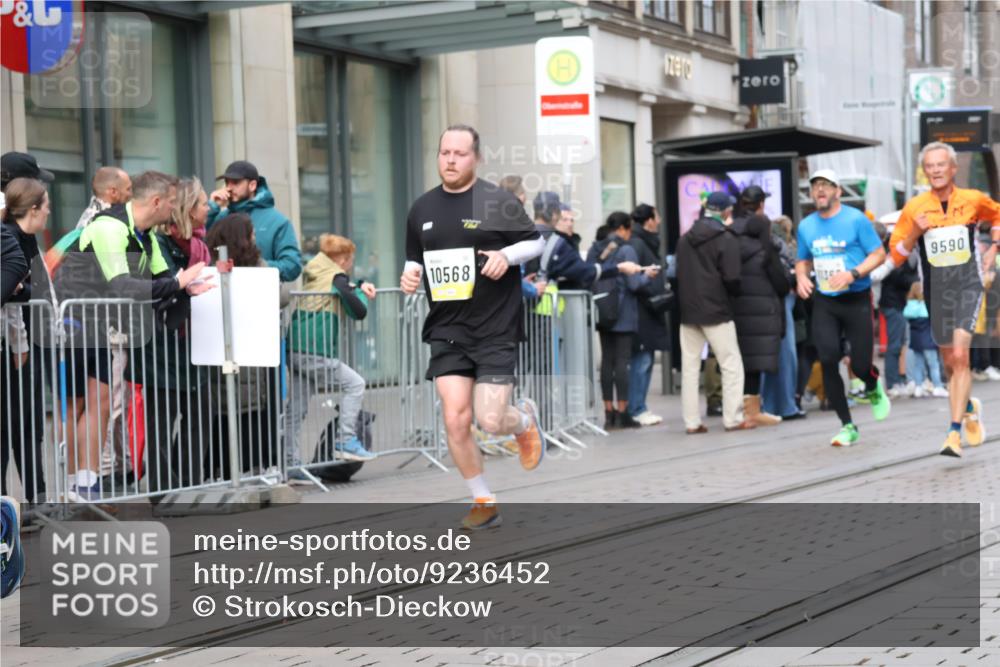 05.10.2025 - 20. swb-Marathon Bremen Strokosch-Dieckow http://msf.ph/oto/9236452 05.10.2025 10:44:42 Ziel 9202, 9590, 9678, 10091, 10431, 10568, 10633, 10822, 10851, 11362, 11488, 11715, 9202, 9590, 9678, 10091, 10431, 10568, 10633, 10822, 10851, 11362, 11488, 11715 meine-sportfotos.de