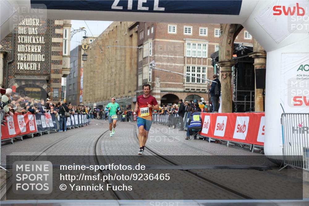 05.10.2025 - 20. swb-Marathon Bremen Yannick Fuchs http://msf.ph/oto/9236465 05.10.2025 10:38:26 Ziel 9809 meine-sportfotos.de