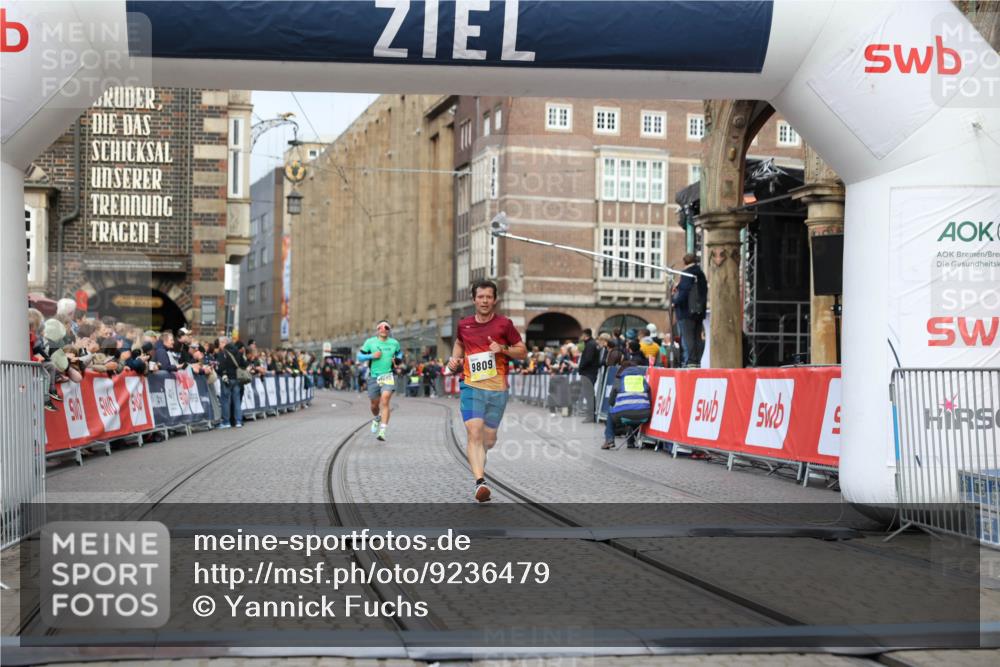 05.10.2025 - 20. swb-Marathon Bremen Yannick Fuchs http://msf.ph/oto/9236479 05.10.2025 10:38:26 Ziel 9809 meine-sportfotos.de