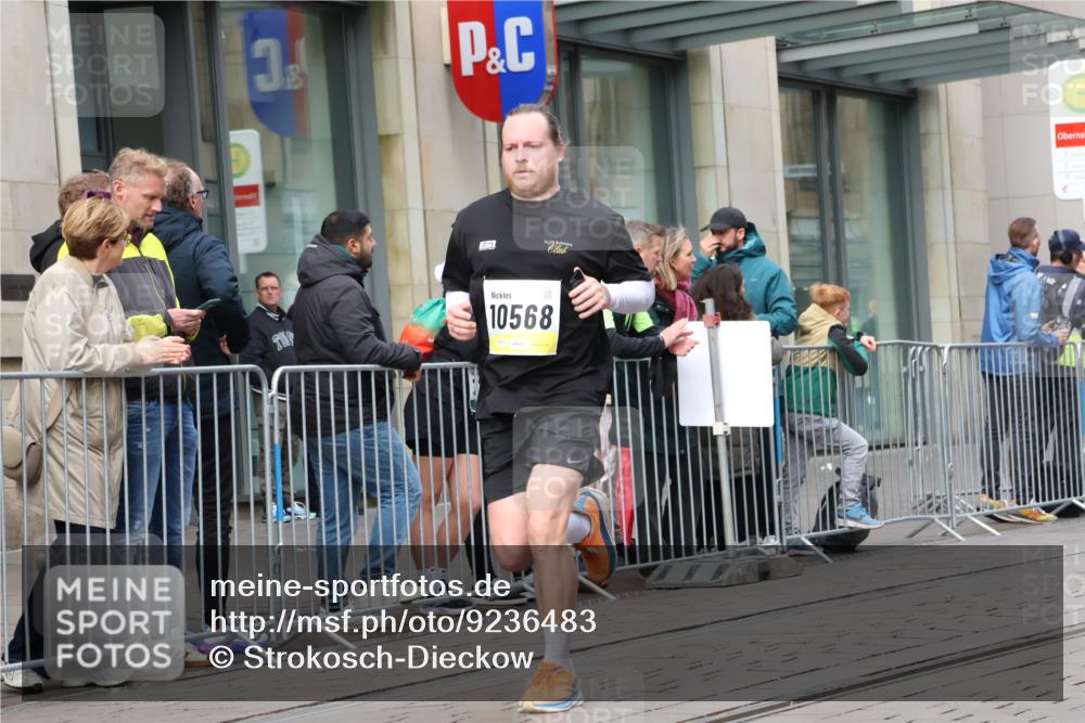 05.10.2025 - 20. swb-Marathon Bremen Strokosch-Dieckow http://msf.ph/oto/9236483 05.10.2025 10:44:43 Ziel 9202, 9590, 9678, 10091, 10431, 10568, 10633, 10822, 10851, 11362, 11488, 11715, 9202, 9590, 9678, 10091, 10431, 10568, 10633, 10822, 10851, 11362, 11488, 11715 meine-sportfotos.de