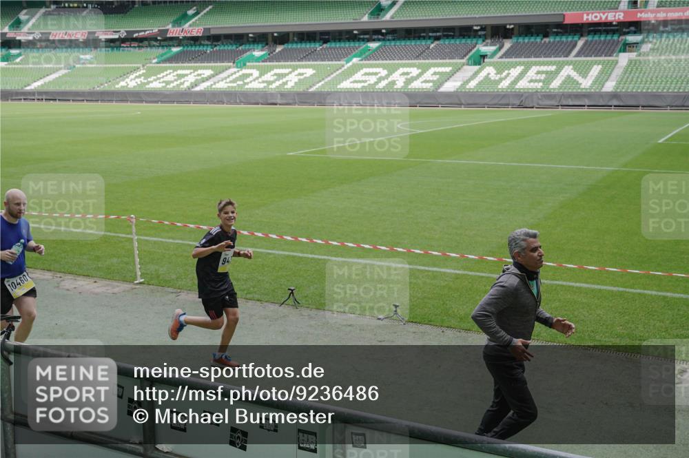 05.10.2025 - 20. swb-Marathon Bremen Michael Burmester http://msf.ph/oto/9236486 05.10.2025 10:32:19 Laufen im Stadion 7165, 7193, 8118, 8326, 8333, 8888, 9176, 9226, 9238, 9256, 9268, 9284, 9313, 9415, 9427, 9436, 9439, 9456, 9494, 9514, 9517, 9581, 9621, 9701, 9776, 9807, 9830, 9834, 9868, 9871, 9956, 9957, 9985, 10019, 10029, 10038, 10046, 10057, 10064, 10075, 10128, 10206, 10215, 10226, 10242, 10262, 10296, 10310, 10327, 10335, 10369, 10385, 10388, 10416, 10460, 10468, 10487, 10616, 10662, 10719, 10785, 7251, 9004, 9172, 9196, 9252, 9457, 9506, 9903, 10014, 10020, 10222 meine-sportfotos.de