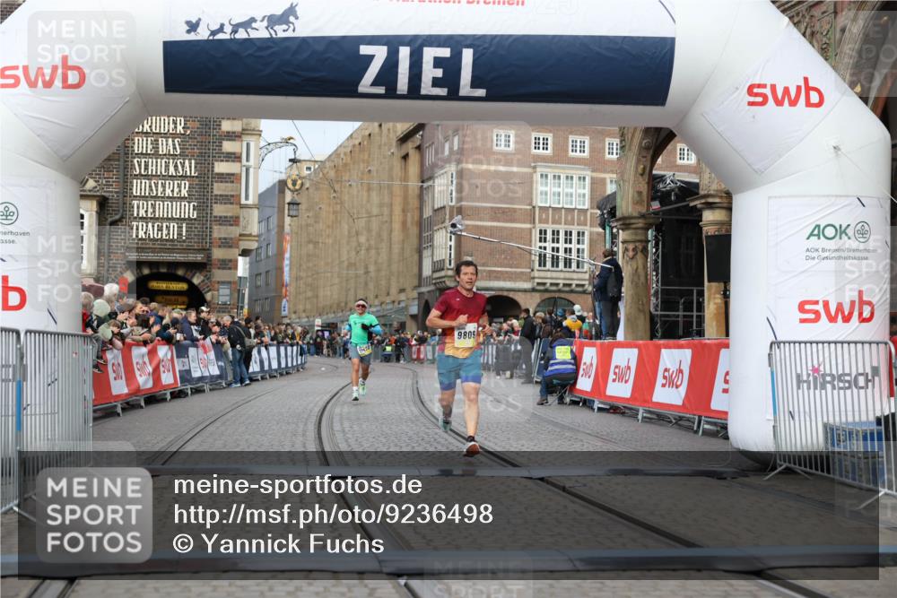 05.10.2025 - 20. swb-Marathon Bremen Yannick Fuchs http://msf.ph/oto/9236498 05.10.2025 10:38:27 Ziel 9809, 11430 meine-sportfotos.de