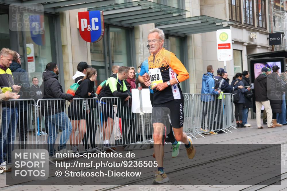05.10.2025 - 20. swb-Marathon Bremen Strokosch-Dieckow http://msf.ph/oto/9236505 05.10.2025 10:44:44 Ziel 9202, 9290, 9590, 9678, 10091, 10431, 10568, 10633, 10822, 10851, 10898, 11362, 11488, 11715, 9202, 9290, 9590, 9678, 10091, 10431, 10568, 10633, 10822, 10851, 10898, 11362, 11488, 11715 meine-sportfotos.de