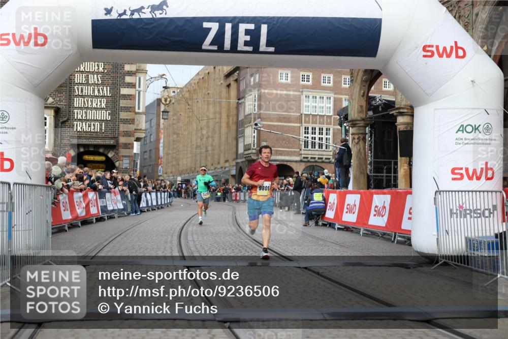 05.10.2025 - 20. swb-Marathon Bremen Yannick Fuchs http://msf.ph/oto/9236506 05.10.2025 10:38:27 Ziel 9809, 11430 meine-sportfotos.de