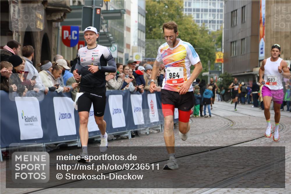 05.10.2025 - 20. swb-Marathon Bremen Strokosch-Dieckow http://msf.ph/oto/9236511 05.10.2025 12:39:56 Ziel 964, 1528 meine-sportfotos.de
