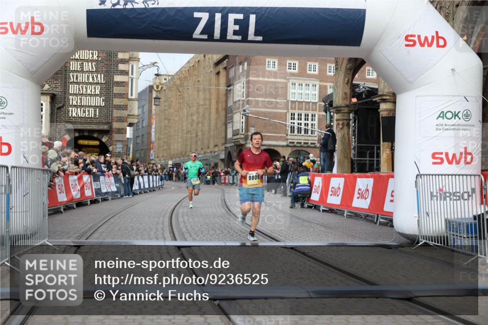 05.10.2025 - 20. swb-Marathon Bremen Yannick Fuchs http://msf.ph/oto/9236525 05.10.2025 10:38:27 Ziel 9809, 11430 meine-sportfotos.de